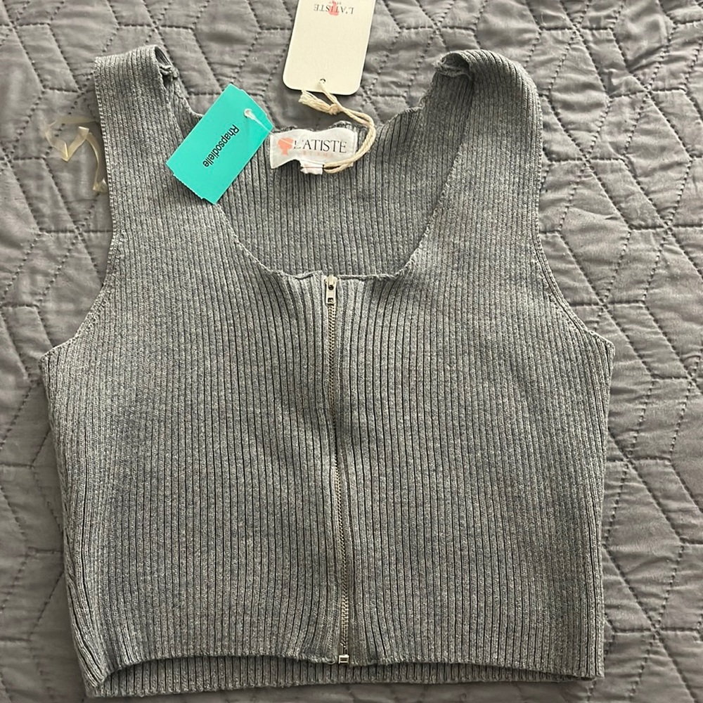 Grey cropped tank top